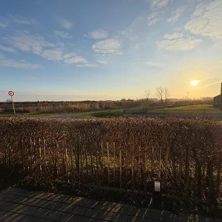 Holiday home Grosszuegiges Modernes Neuharlingersiel