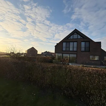 Grosszuegiges Modernes Feriehus *